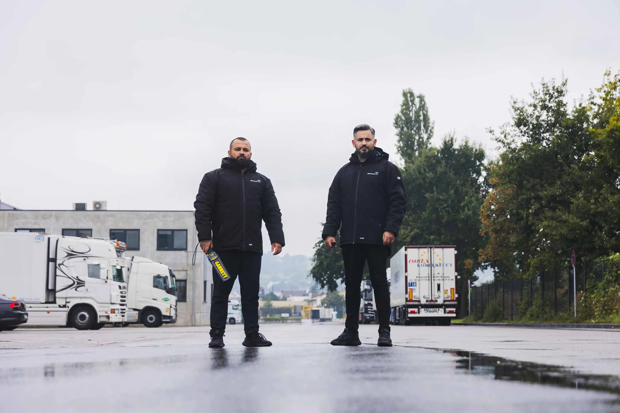 MSS Security zwei Sicherheitsdienstmitarbeiter