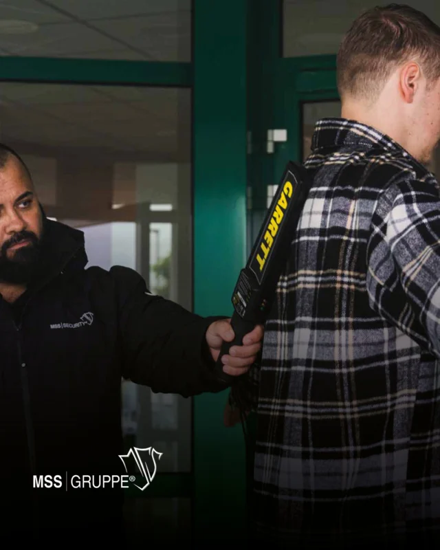 Sicherheit beginnt am Eingang, mit präziser Kontrolle. 🛡️👥

Der Handmetalldetektor gehört bei vielen Events längst zum Standard – und das aus gutem Grund. Er ermöglicht schnelle, kontaktarme und zuverlässige Einlasskontrollen.

✔️ Gezielte Prüfung auf metallische Gegenstände
✔️ Effizienter Ablauf ohne lange Wartezeiten
✔️ Maximale Sicherheit – diskret und rechtskonform

Ob bei Veranstaltungen, auf Firmengeländen oder in sensiblen Bereichen – unser MSS-Team sorgt dafür, dass der Einlass sicher und reibungslos funktioniert. Mit Technik, Erfahrung und dem nötigen Feingefühl.

📩 Mehr Infos zum Einsatzbereich: www.mssgruppe.de

#MSSGruppe #MSSSecurity #Einlasskontrolle #Objektschutz #Sicherheitsdienst #Veranstaltungsschutz #Zutrittskontrolle